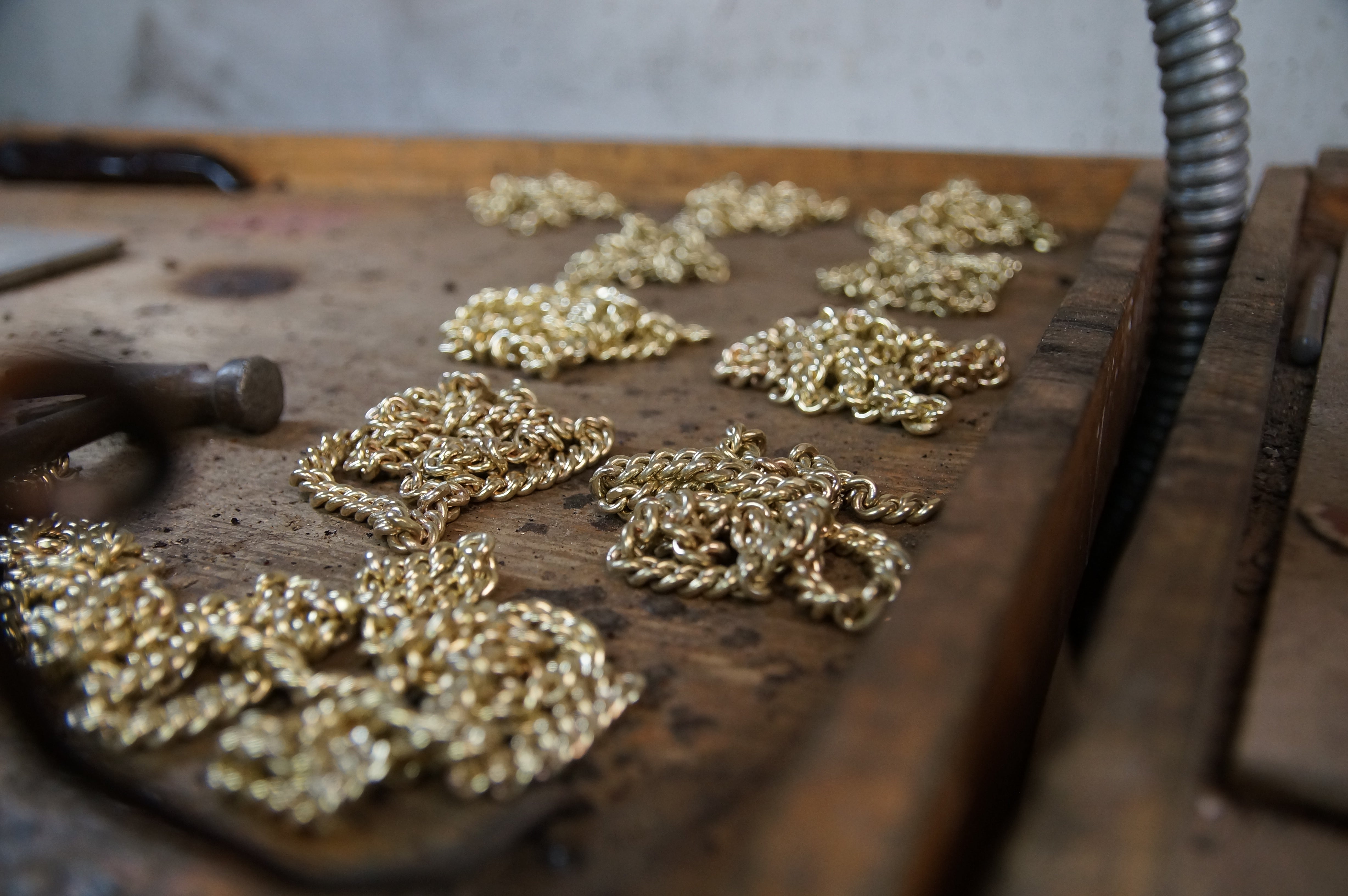 Cuban Chain Making Machine Machine-Made vs. Handmade Cuban Link Chains – What the Industry Doesn ...